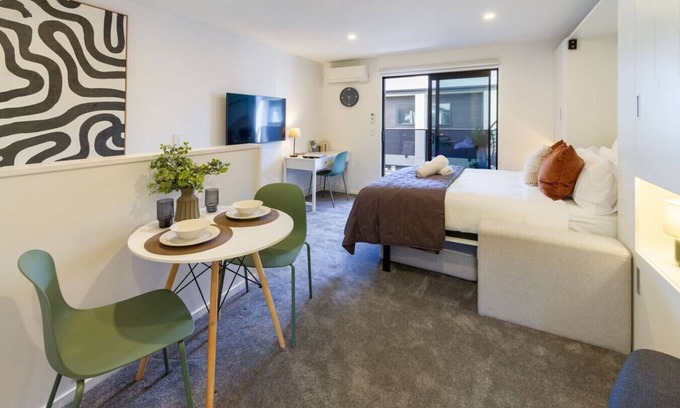 Sydenham House | Trendy Central City Studio Stay