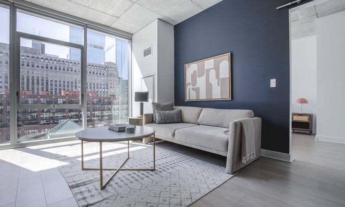 West Town Apartment | Trendy River North 1BR w/Pool & Gym, near Riverwalk, by Blueground