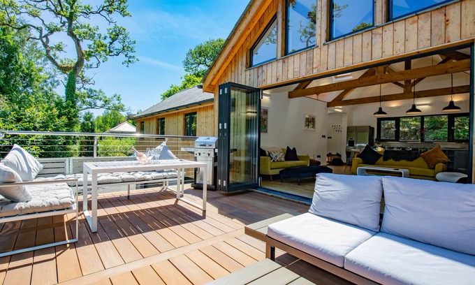 Truro Villa | Tresillian Lodge, Tresillian Lodge *Sauna*Hot Tub*Waterfront*privacy