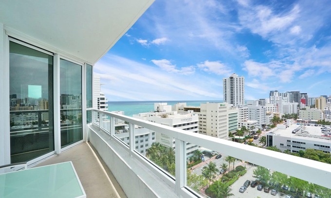 Mid Beach Apartment | Tresor Ocean One Bedroom Suite in Fontainebleau