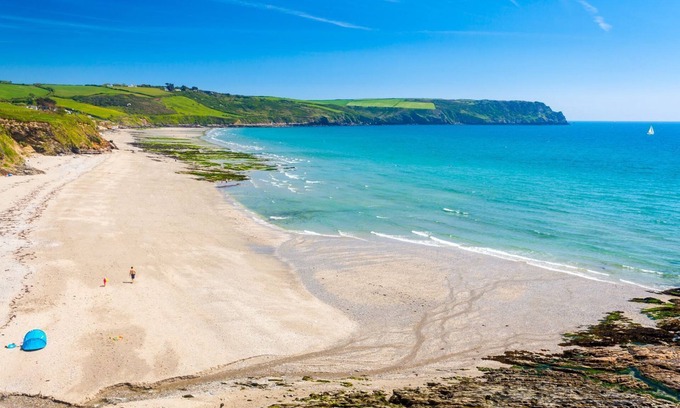 St Austell Cottage | Trewhiddle Villa 25 - a trewhiddle that sleeps 7 guests in 4 bedrooms