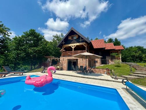 Pisarovina House | Tri srca