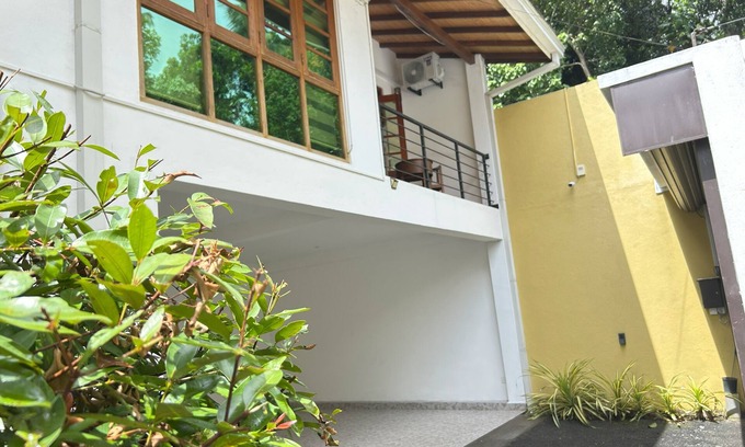 Katugastota Villa | Trident Kandy Homestay n4-Delightful Bedroom Villa within Kandy city limits.