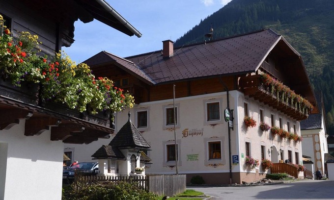 Sankt Nikolai im Solktal Apartment | Triple room, shower, WC - Gasthof "Zum Gamsjäger"