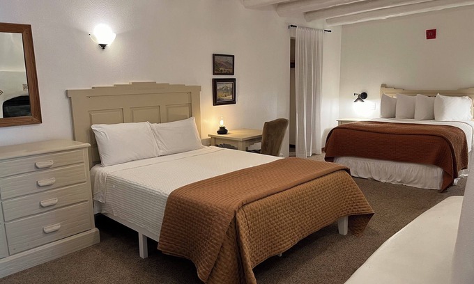 Taos Apartment | Triple Queen Room w/shared deck - 14