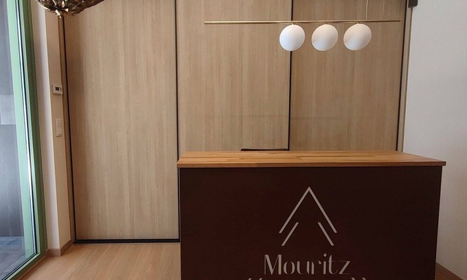 Maceira Apartment | Triple room Mouritz Rooms guesthouse in Negreira