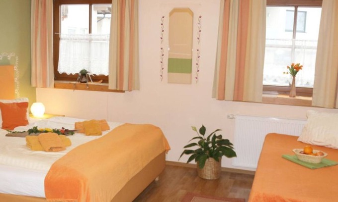 Mondsee Apartment | Triple room - Pension Göschlberger