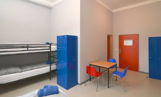 Guben Apartment | Triple room with private bathroom, No. 16 - Hostel in Guben