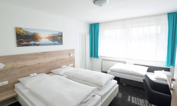 Bodelshausen Apartment | Triple room with sofa bed, bath/shower and WC