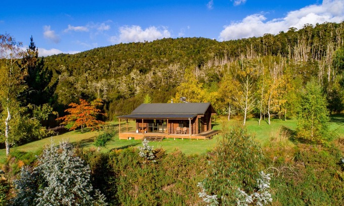 Glenhope Cottage | Triple Tui - Log cabin, self contained, river side