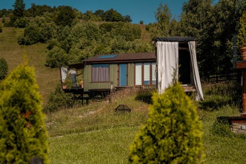 Sirnea House | Tripsylvania Tiny House Kili