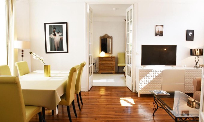 Porte-Dauphine Apartment | Trocadero
