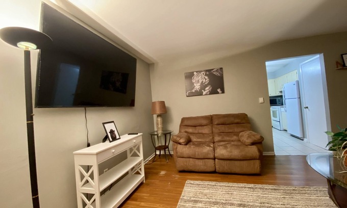 Fox Valley Apartment | Tropical Apartment Overlooking Golf Course, Minutes to Attractions