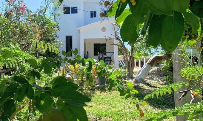 Treasure Beach Cottage | Tropical Beach Loft w/King Bed + Sea/Mountain Views!