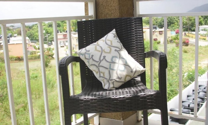 Havendale Apartment | Tropical Bliss cozy Kgn apt equipped with security, AC, balcony, WiFi, kitchen