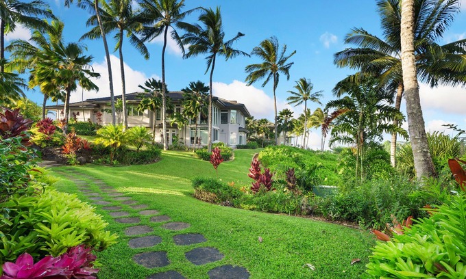 Kaiulani House | Tropical Elegance: Tropical Elegance, Acacia Bar, Jetted Tub & Majestic Views