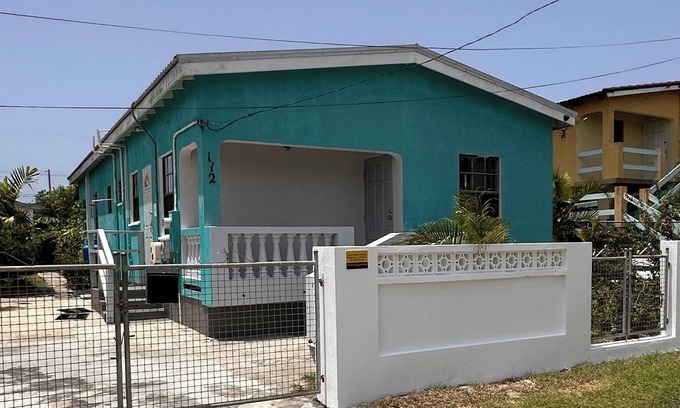 Douglas House | Tropical Escape- 2 Bedrooms