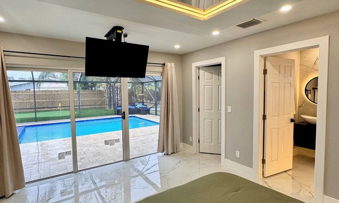 West Palm Beach Villa | Tropical Luxury Retreat with warm Pool, Spacious 5-bedroom & Mini Golf
