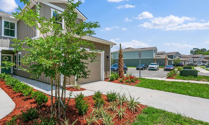 Baymeadows House | Tropical Oasis ,3 bedroom ,patio playground, dog park
