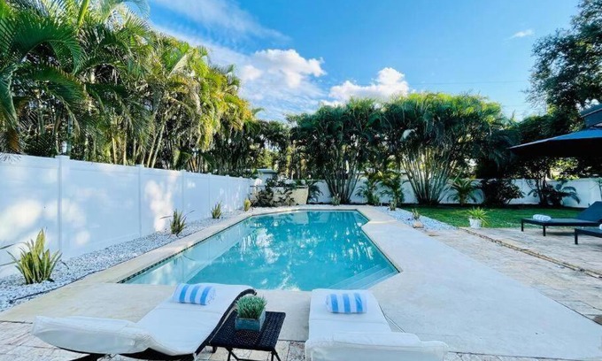Wilton Manors House | Tropical Oasis House Private Pool Family Yard