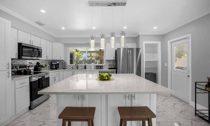 Bearss Plaza House | Tropical Paradise Dream Home