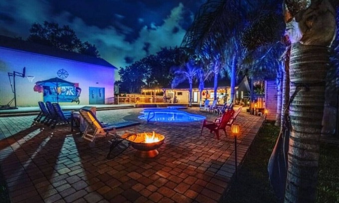 June Park House | Tropical Paradise w/Pool |Spa| Pickleball | Beach