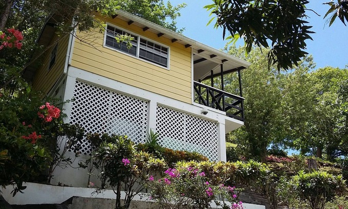 Marigot Bay House | Tropical Retreat Pineapple House