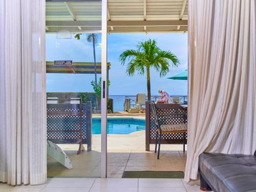 Sunset Crest Apartment | Tropical Sunset Beach Apartment Hotel