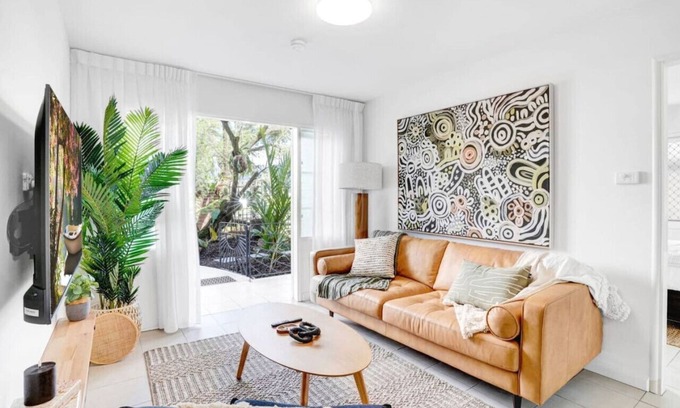 Parramatta Park Apartment | Tropical Terraces - Modern Coastal Retreat Near the Heart of Cairns