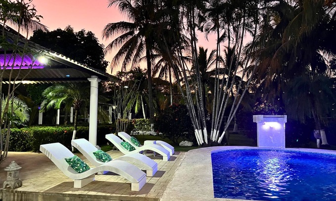 Los Cobanos Villa | Tropical Zen - Spacious 4-bedroom villa with WiFi, AC in beautiful Los Cobanos