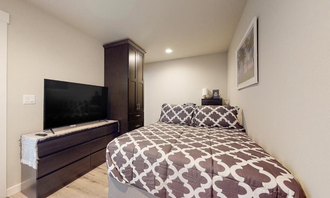 Troutdale House | Troutdale Tranquility
