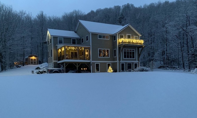 Wilmington House | TRUE 3 SEASON HOME! SKI MT SNOW/STRATTON ,ON HARRIMAN, MINUTES TO WILMINGTON.
