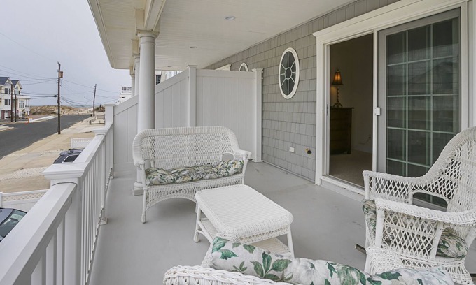 Townsend's Inlet House | TRUE BEACH-BLOCK TOWNHOUSE , NO STREETS TO CROSS TO GREAT BEACH