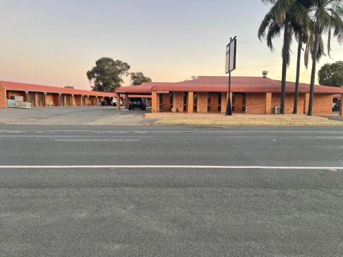 West Wyalong Hotel | True blue Motor Inn