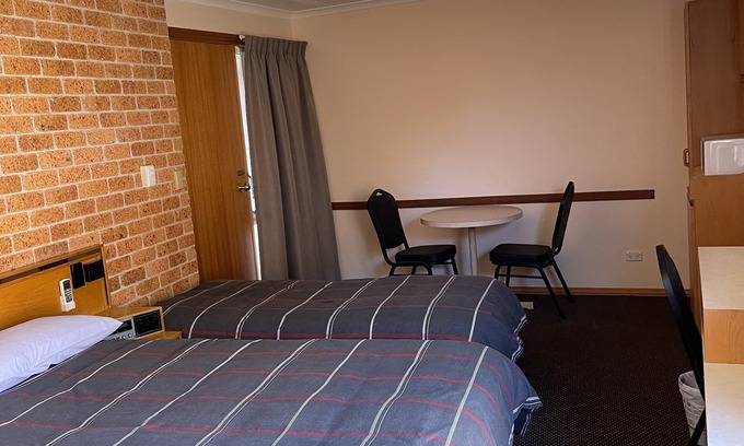 West Wyalong Hotel | True Blue Motor Inn