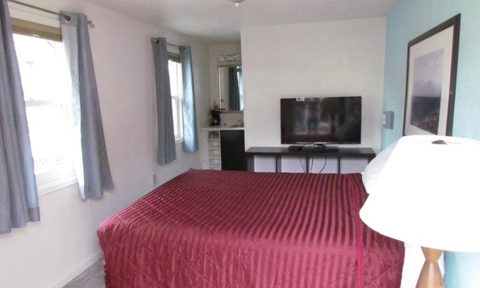 Central Colorado Springs Hotel | True North Motel