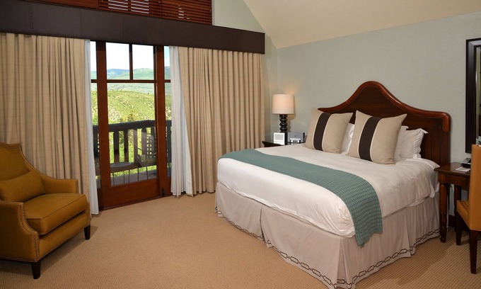 Avon Condo | True Ski In/out w FREE Lift Tickets! Views, Hot Tubs at Timbers Bachelor Gulch