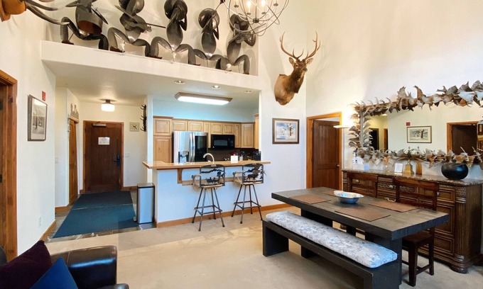 Four O'Clock Condo | TRUE Ski-In, Ski-Out only STEPS from Snowflake Lift! Premier 3 Bdr, 3b Penthouse