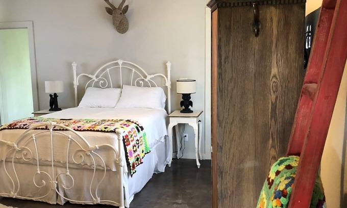 Argyle Cottage | True Texas Country Guest House