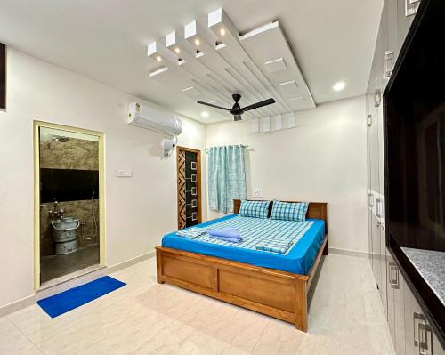 Tirupati Apartment | TrueLife - 3BHK Luxury Suites - PS4 Veg Restaurant, on the way to Balaji Temple - 2500 SFT large Signature Apartments - Modular Kitchen - Super fast WiFi, Smart TV, 250 Jio Channels - Parking - Easy access to all Temples - Top service with lots of Love