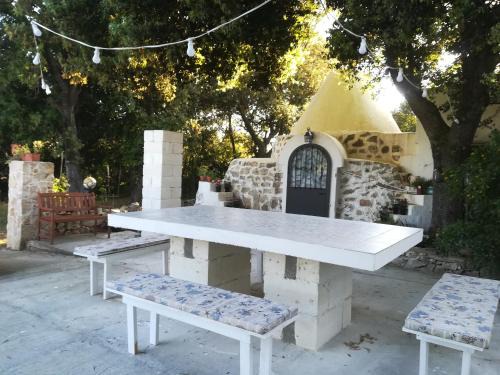 Serranova House | Trullo Alessandro e Villa Raffaela