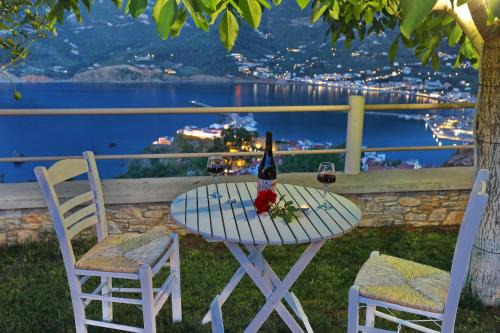 Skopelos Apartment | tsoukalaria studios