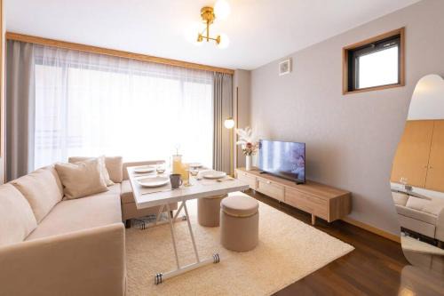 Shinsekai House | Tsutenkaku Royal House - Self Check-In Only
