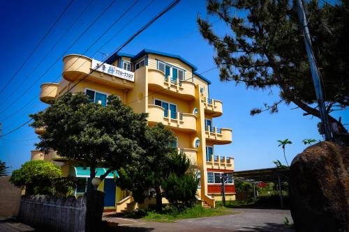 Andeok Hostel | ttottot Jeju Backpackers