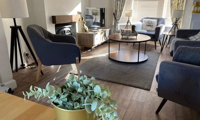 Gloucester House | Tudor House by STAE-Homes