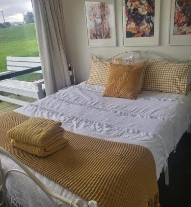 Rotowaro Bed & Breakfast | Tui Cottage