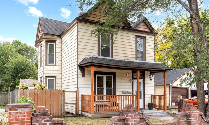 Corcoran House | Tulip House - Quiet Home 10 Minutes from Downtown Minneapolis