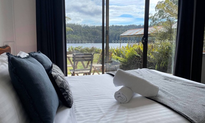 Tullah Hotel | Tullah Lakeside Lodge