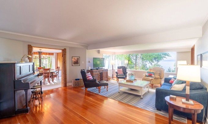 Regional District of Nanaimo Cottage | Tunnel Hill Beachfront Estate - Extended Stay Savings - Booking Fall 2025 now