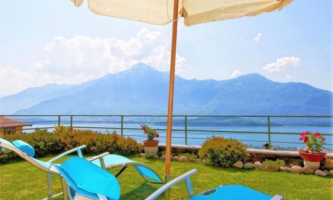Vercana Apartment | Turchese Garden Holiday Apartment with Lake View